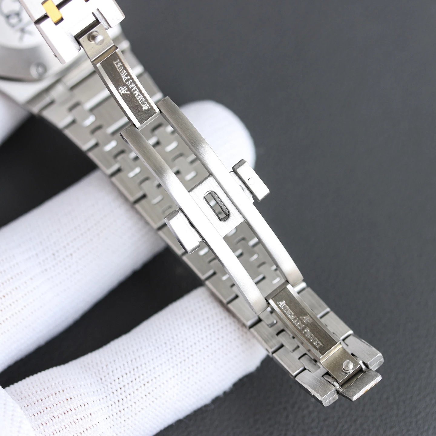 Audemars Piguet Royal Oak Quartz Ladies Watch 33mm Ver.B — photo 9