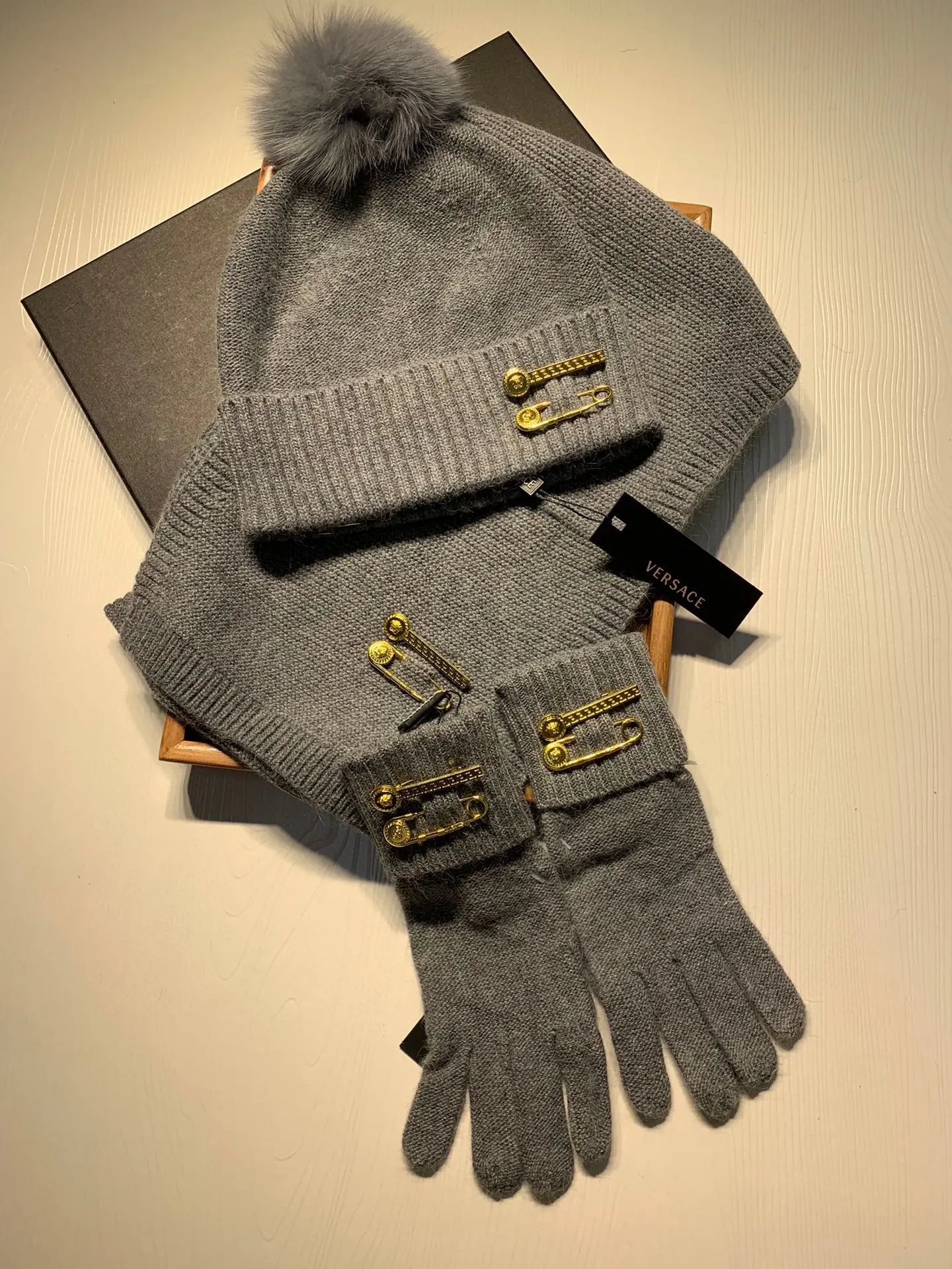 Versace Wool Rabbit Fur Scarf & Hat Set Ver.B — Photo 3