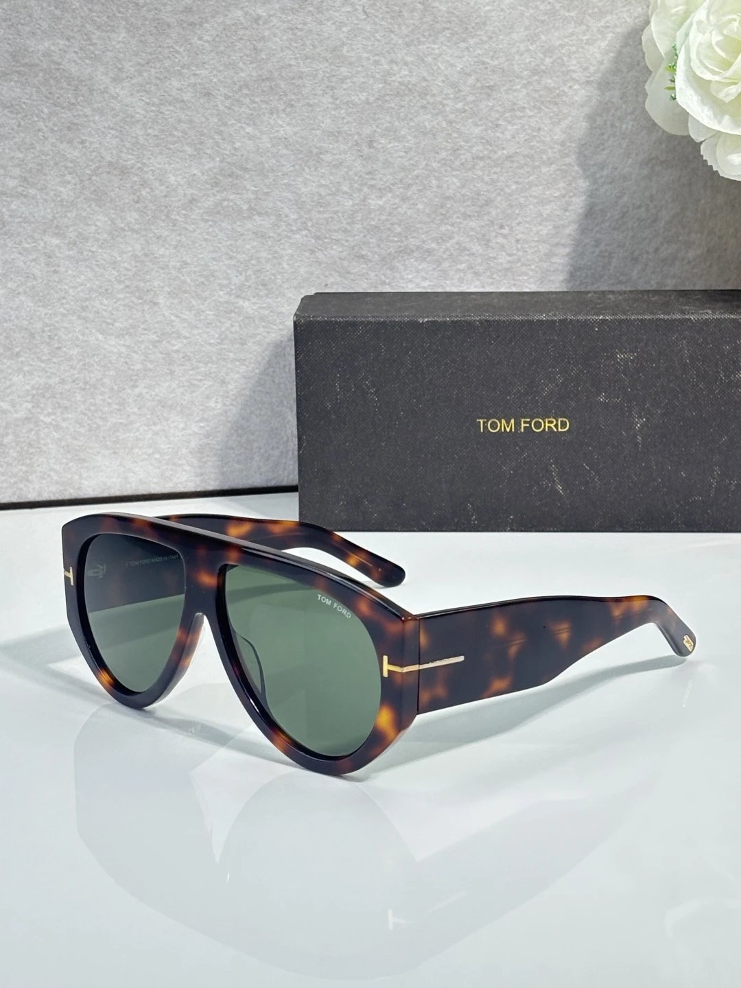 Tom Ford FT1044 Sunglasses 60-13 — photo 4