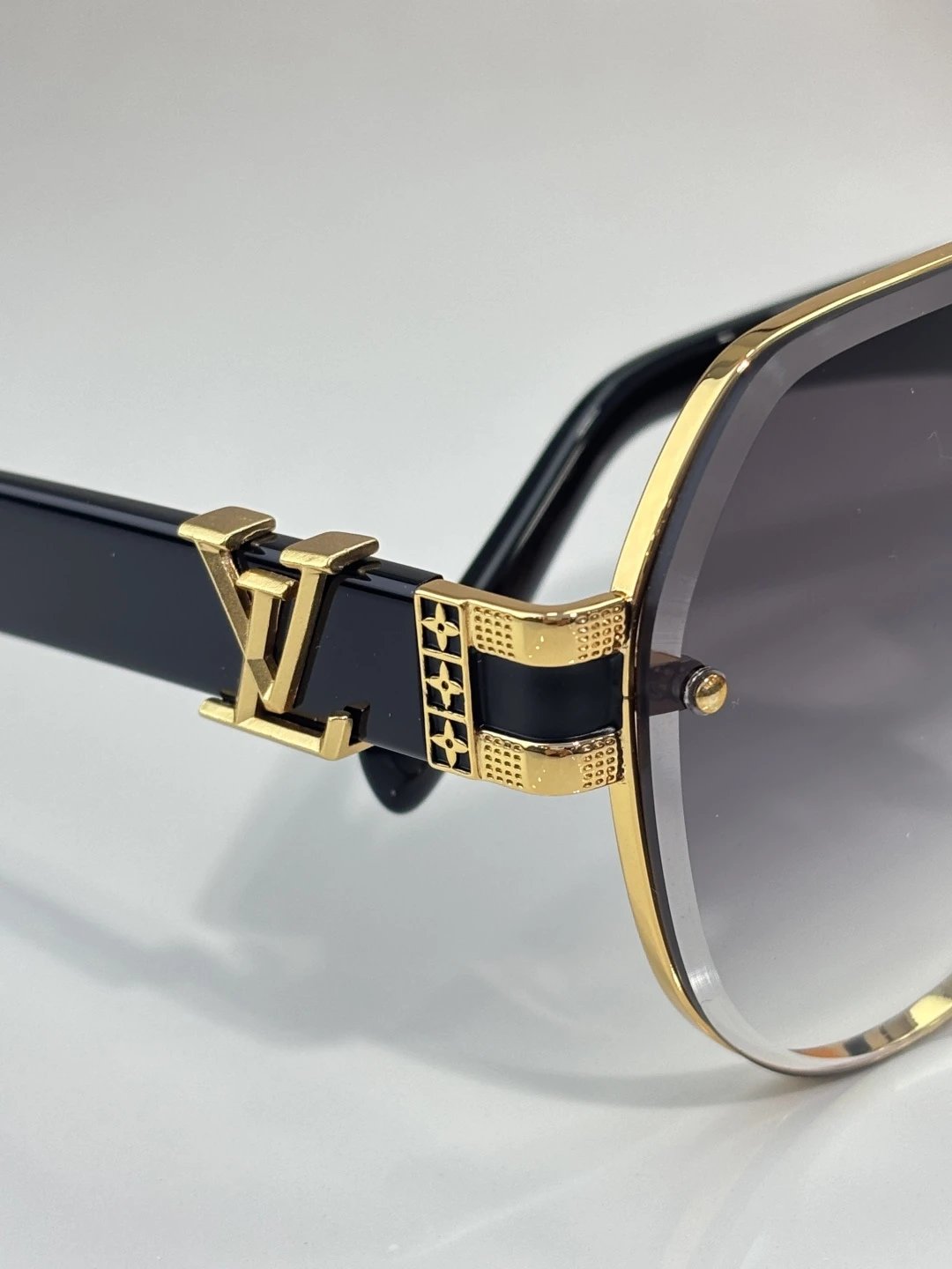 Louis Vuitton Z7213U Sunglasses 62-13-140 — photo 7