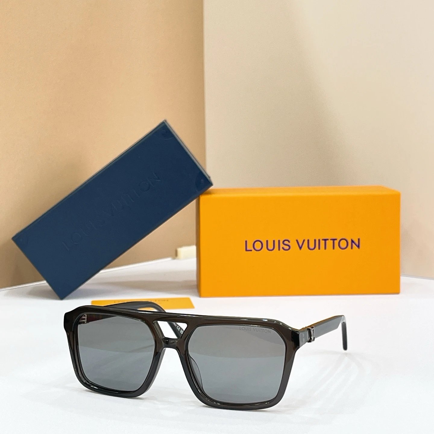 Louis Vuitton Sunglasses Ver.B — photo 3