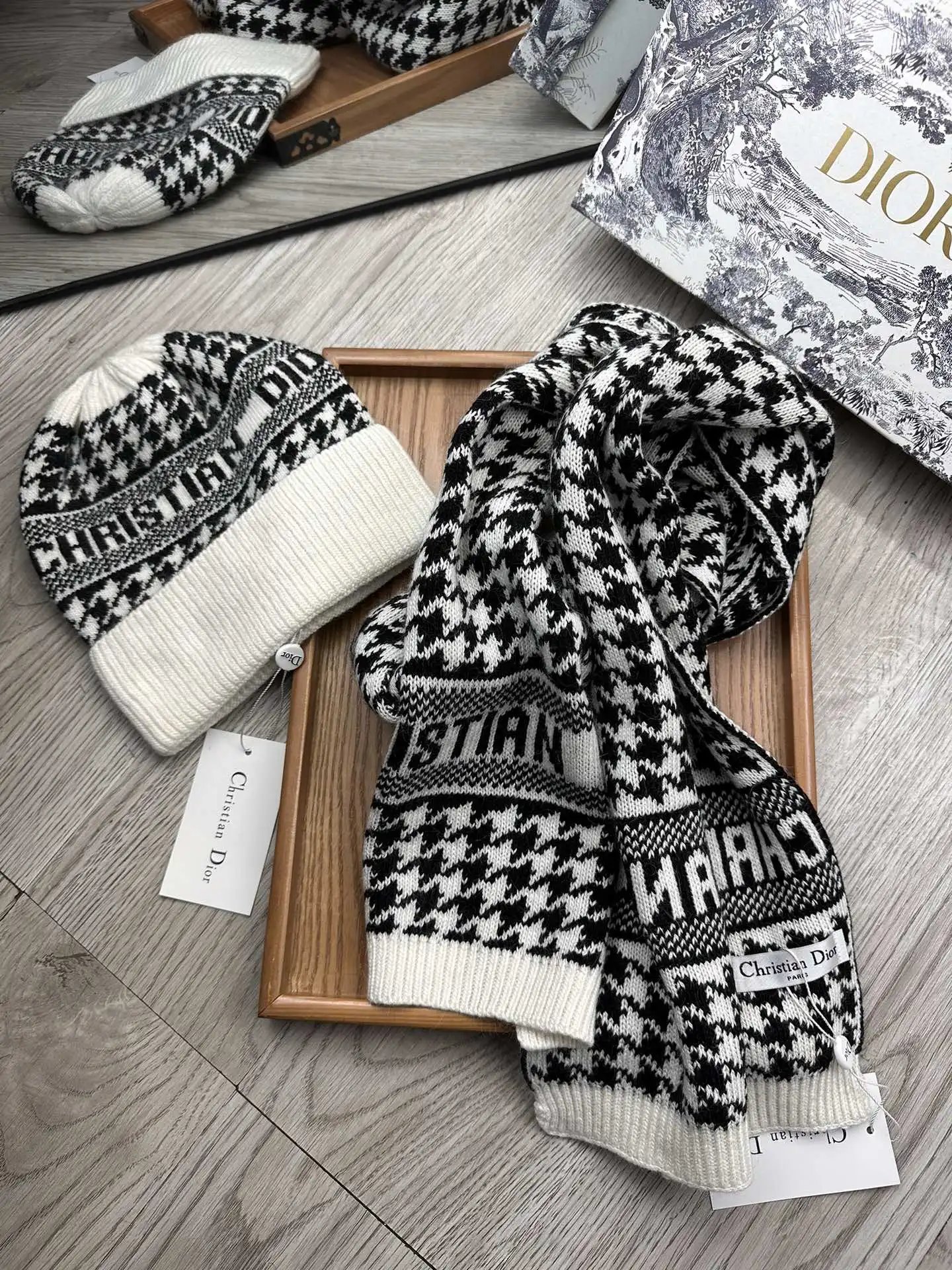 Dior Wool Rabbit Fur Scarf & Hat Set Ver.E — Zdjęcie 7