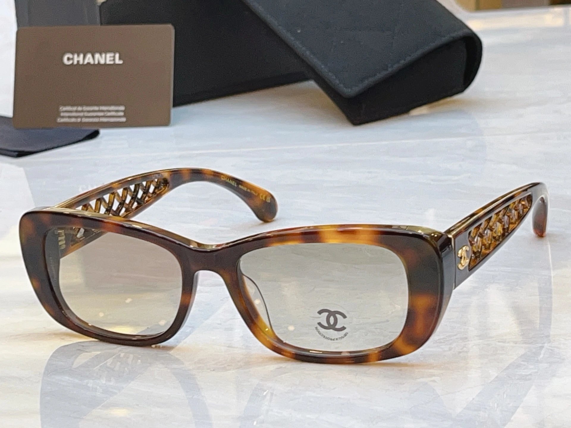 Chanel Sunglasses Ver.A — QC