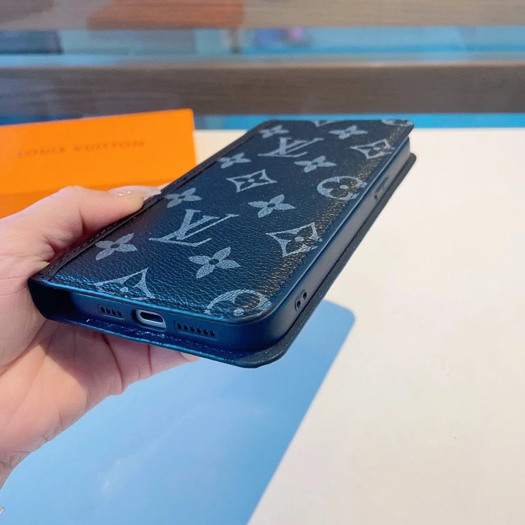 Louis Vuitton Phone Case Ver.L — Photo 9