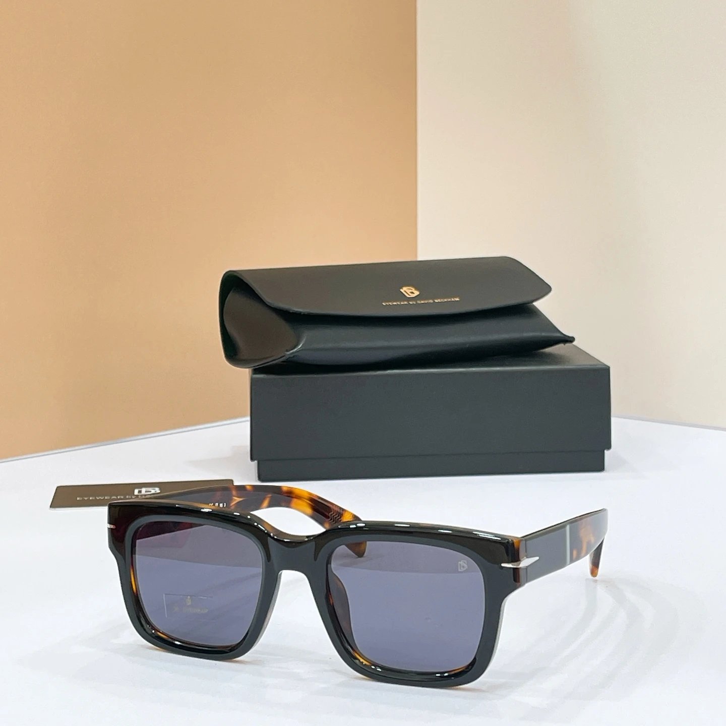 David Beckham DB 7100S Sunglasses 52-21-145 Ver.B — Photo 2