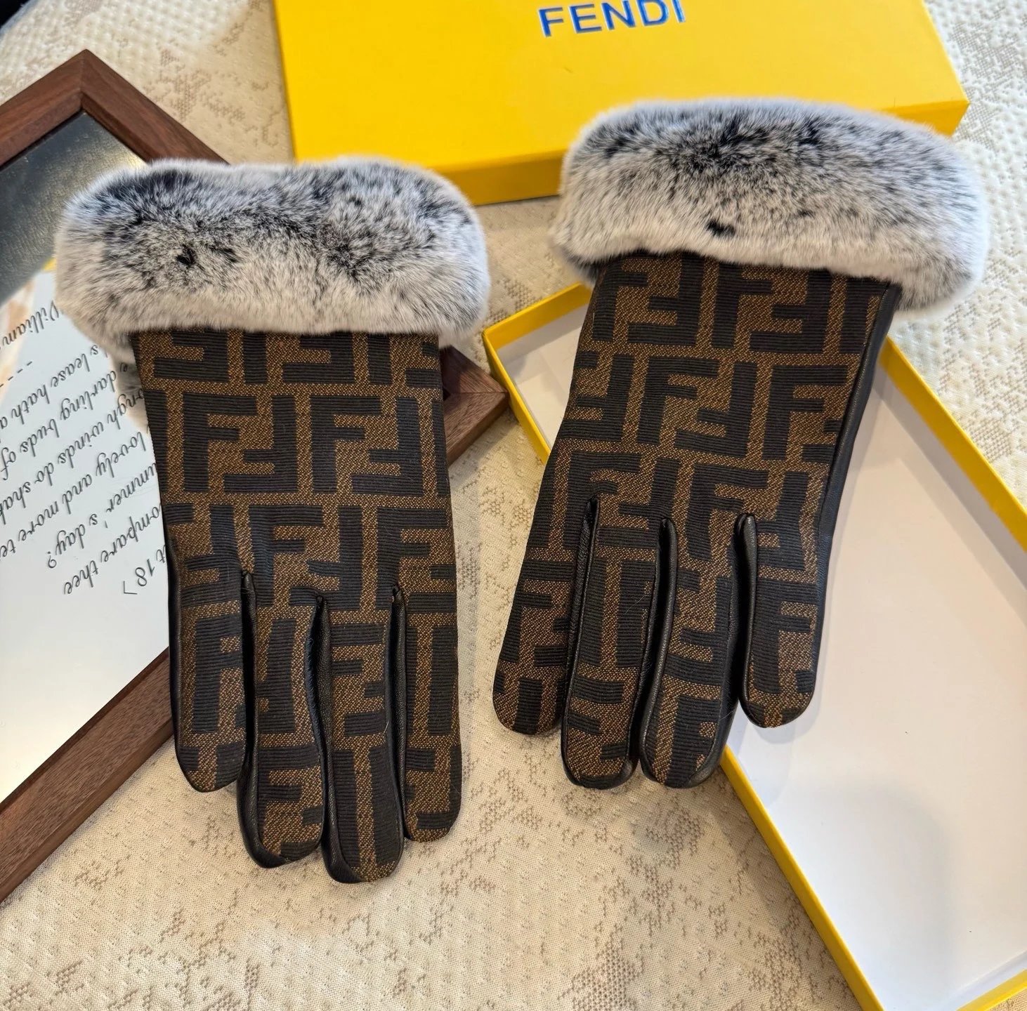 Fendi Lambskin Touchscreen Gloves Ver.E — Photo 8