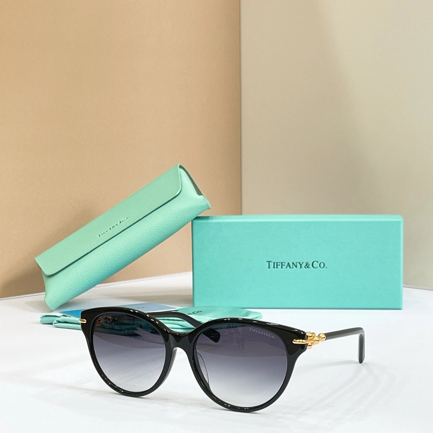 Tiffany OTF 2289D Sunglasses 56-16-145 Ver.B — Photo 3