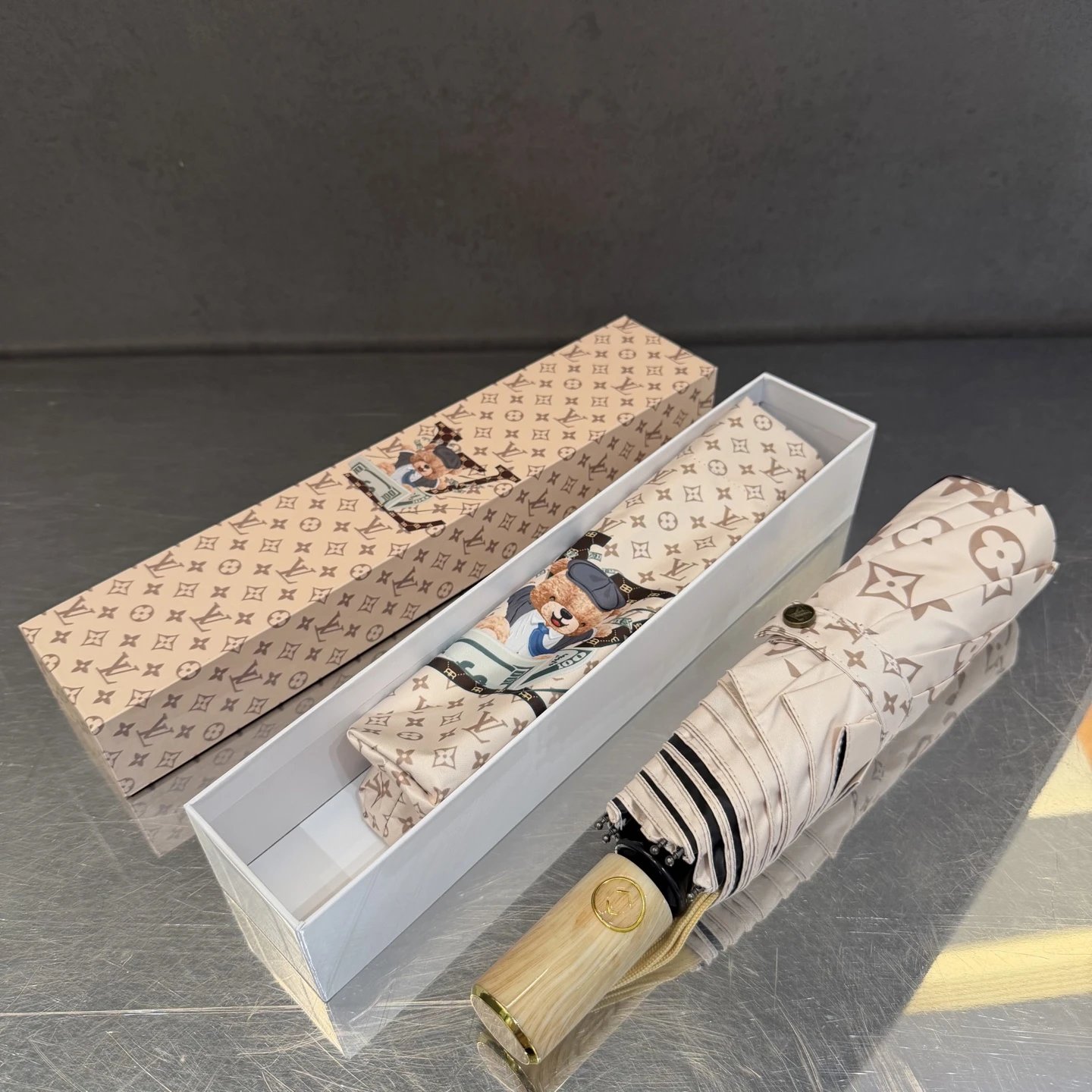 Louis Vuitton UV Protection Folding Umbrella Ver.A — Photo 2