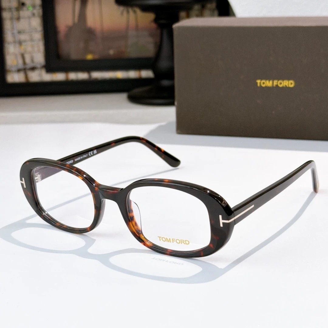 Tom Ford FT1364 Sunglasses 49-21-140 Ver.A — Photo 5