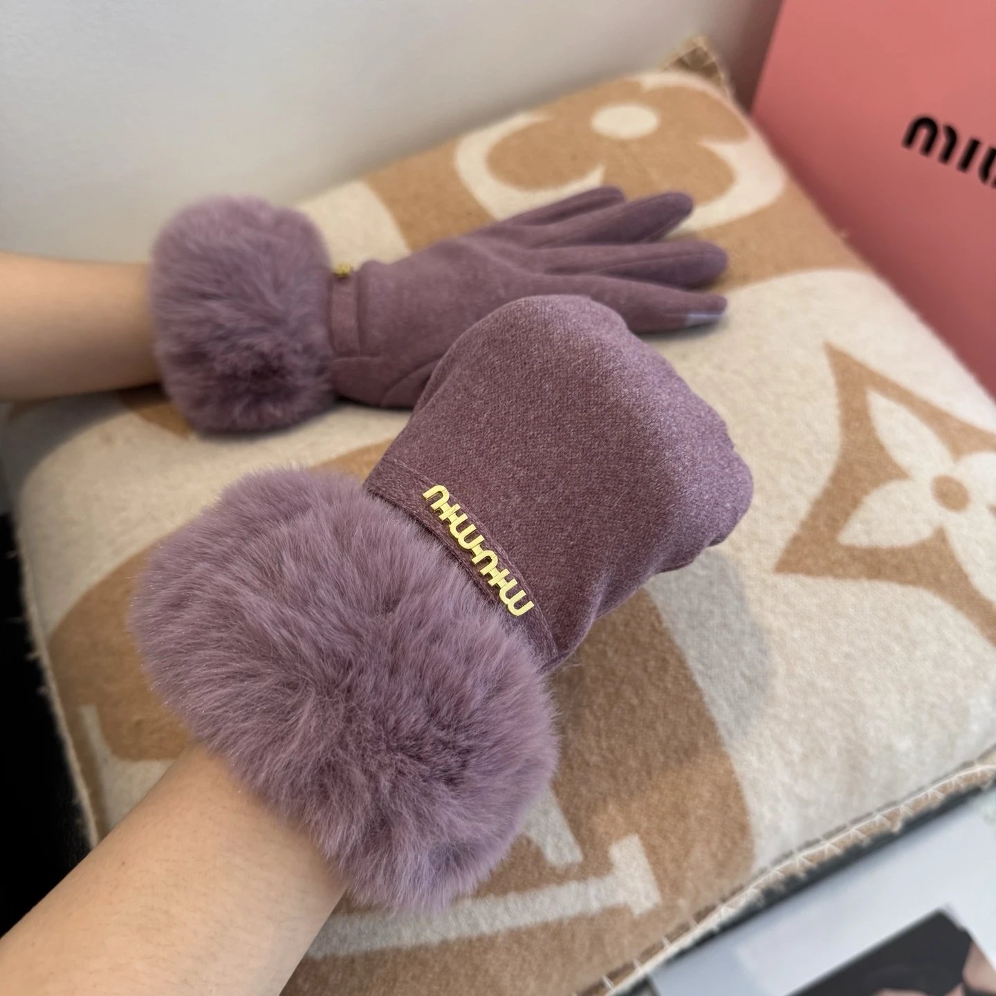Miu Miu Thermal Gloves Ver.B — QC