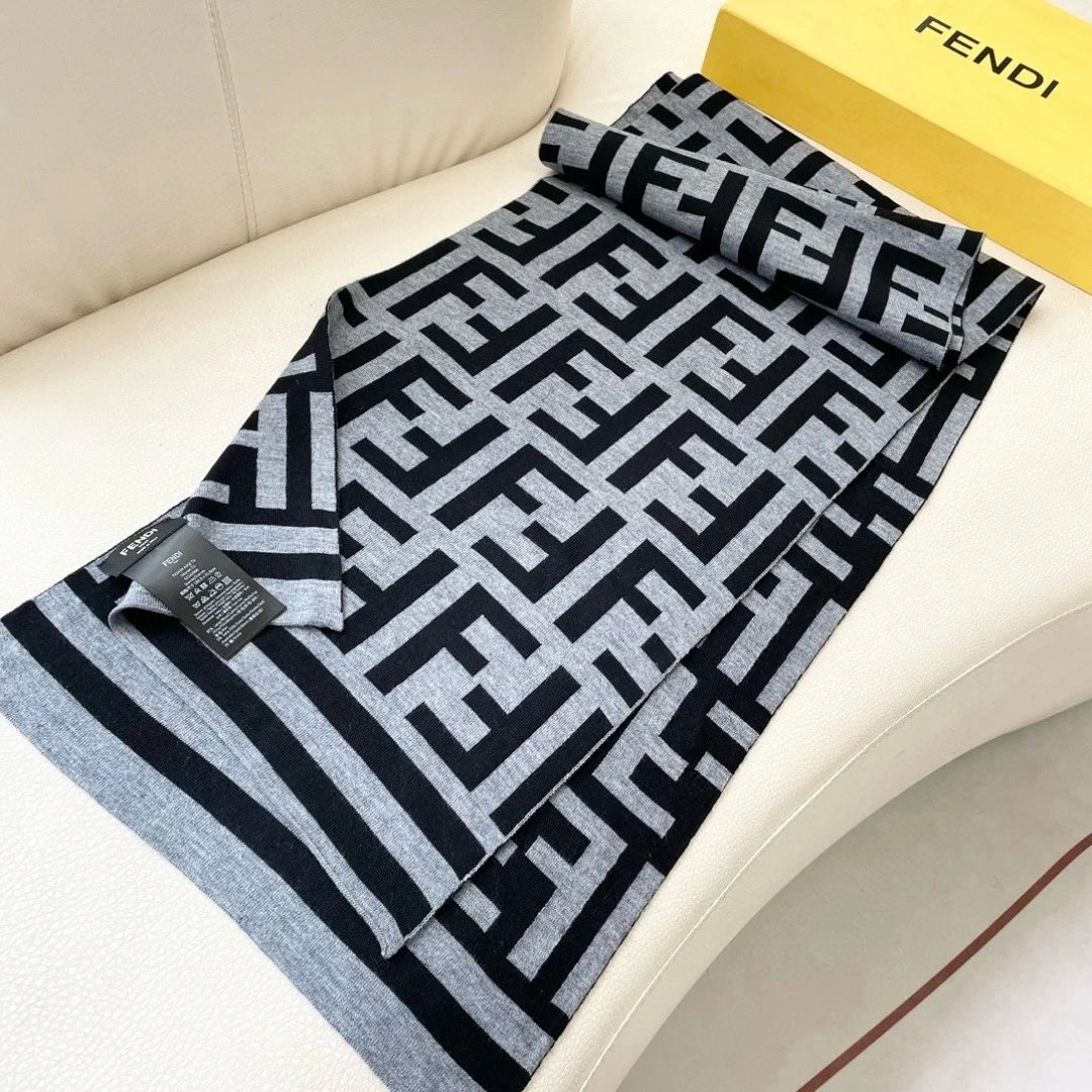 Fendi Cashmere Scarf Ver.I — Photo 6