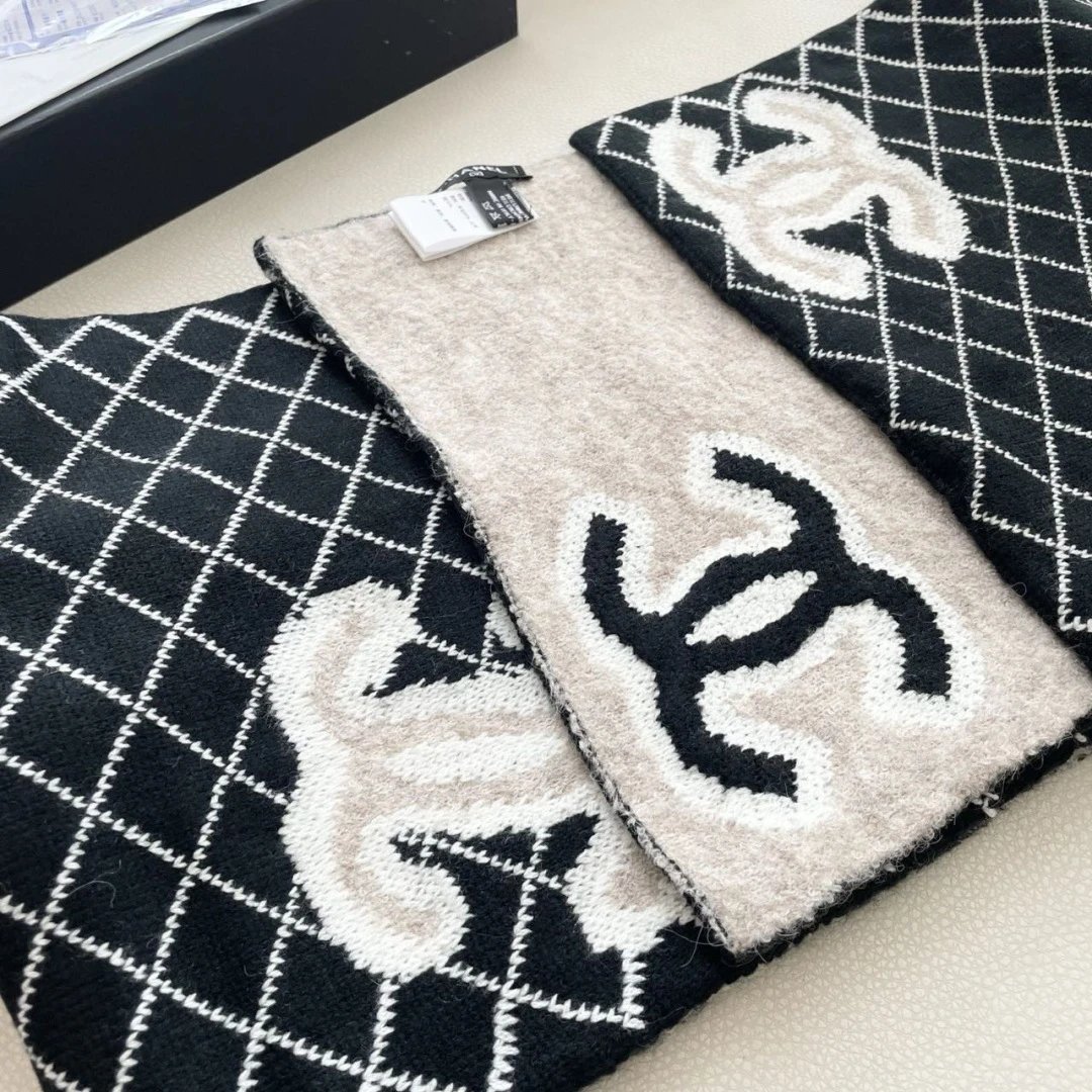 Chanel Cashmere Scarf Ver.D — Photo 9
