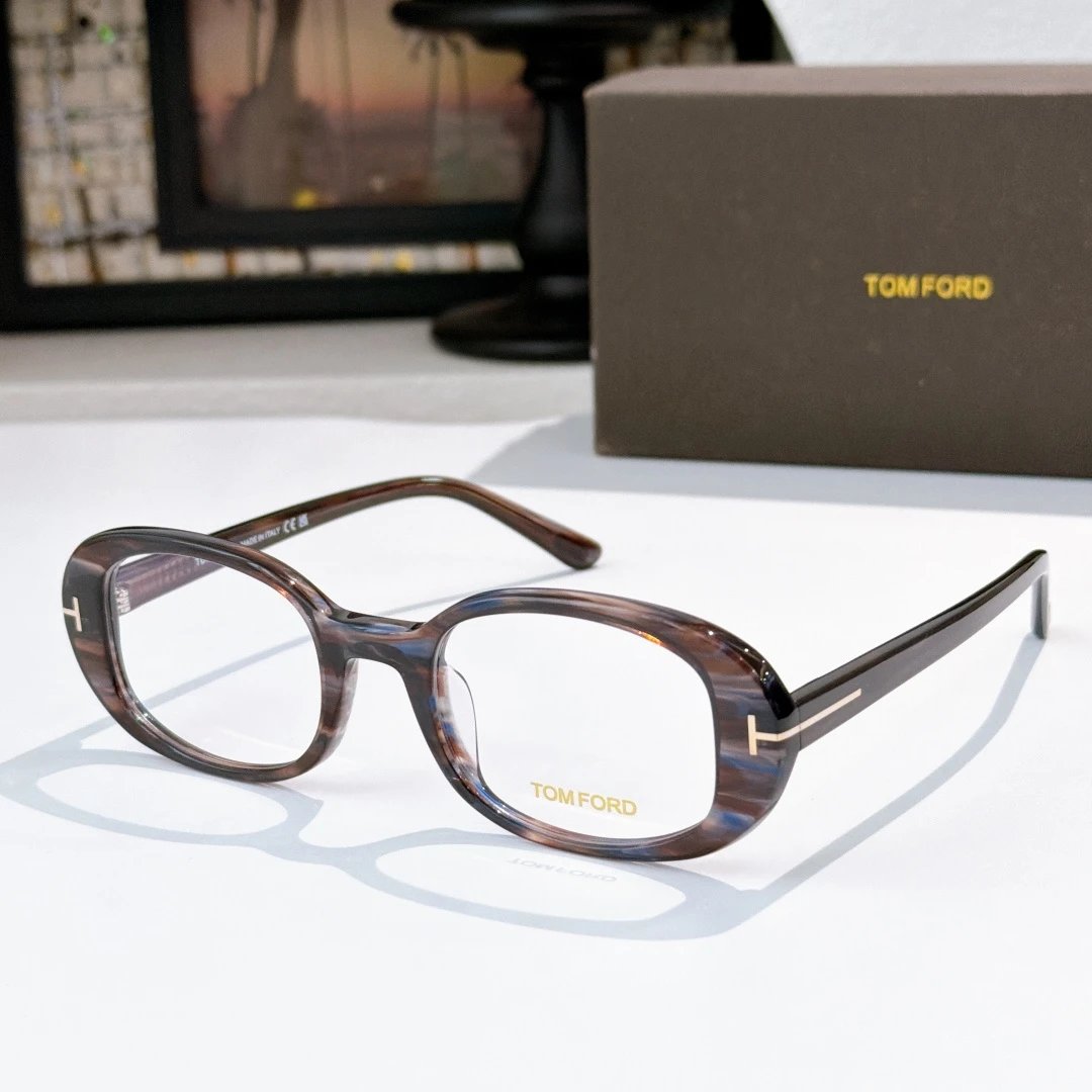 Tom Ford FT1364 Sunglasses 49-21-140 Ver.A — Photo 3