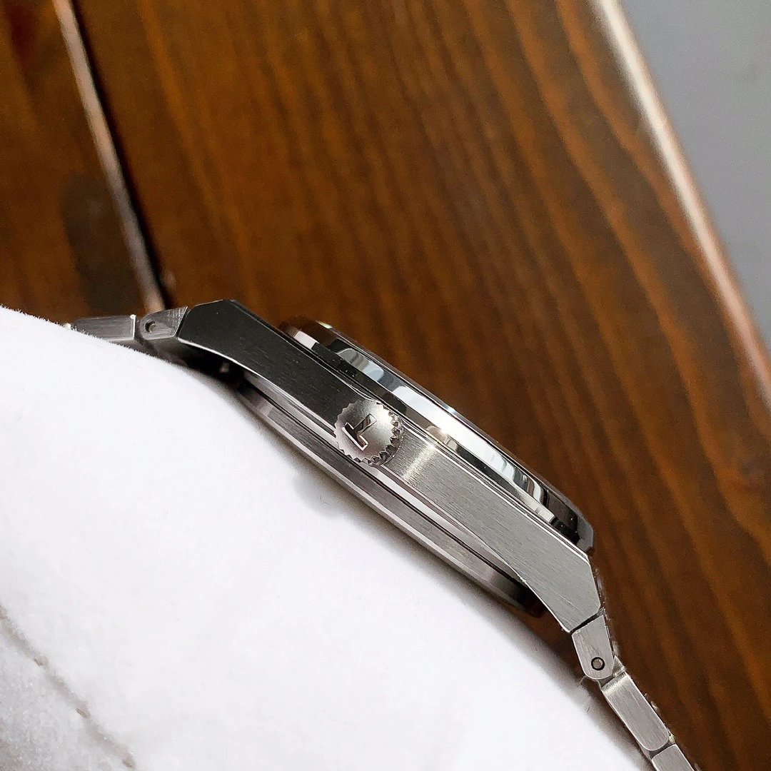 Tissot PRX Integrated Quartz Watch 40mm — photo 5