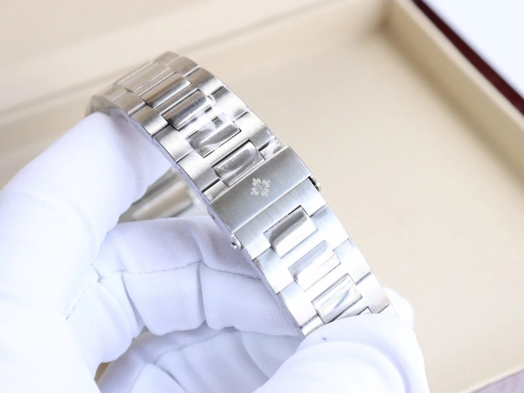 Patek Philippe Nautilus Automatic Watch Ver.D — Photo 6