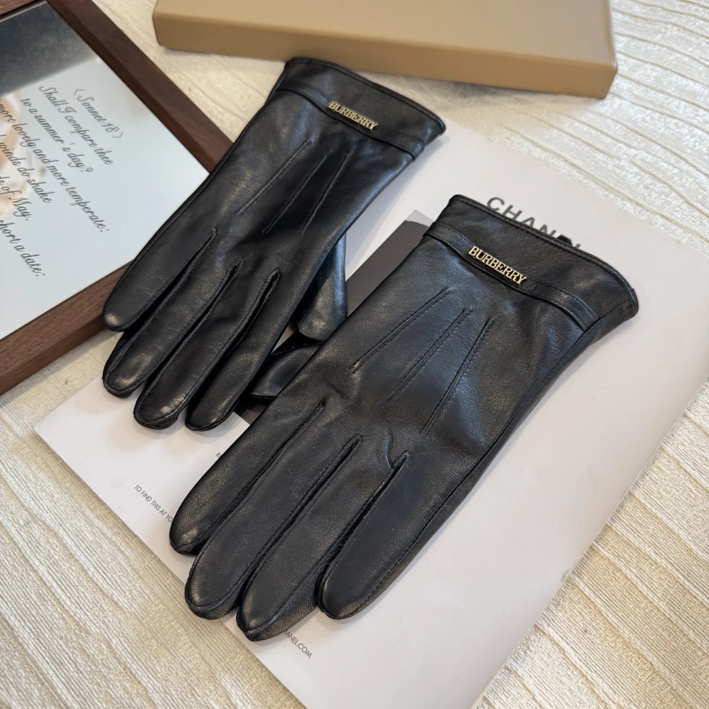 Burberry Lambskin Thermal Gloves Ver.A — Photo 5
