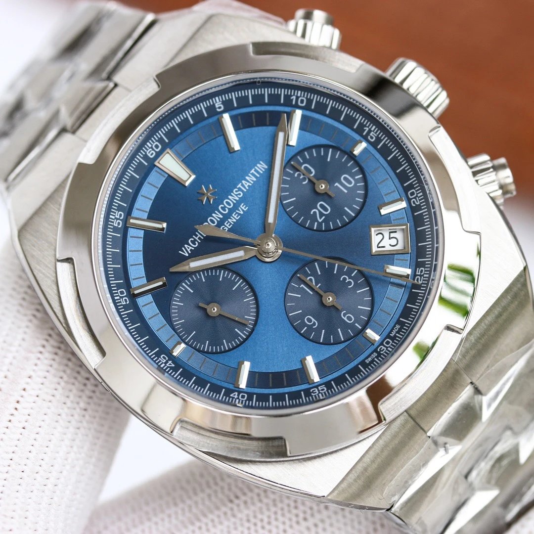 Vacheron Constantin Overseas V2 Automatic Watch 41mm — Photo 3