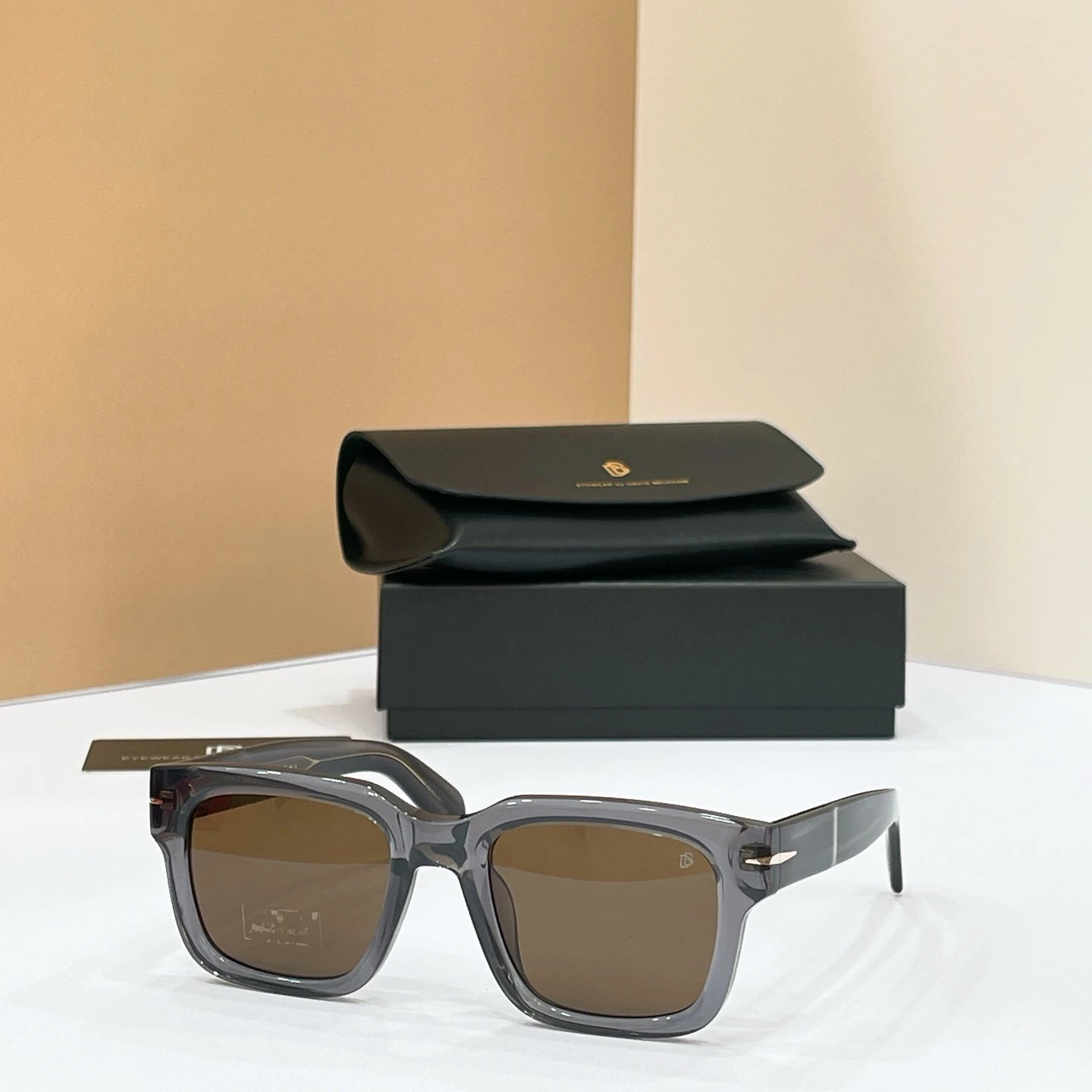 David Beckham DB 7100S Sunglasses 52-21-145 Ver.B — Photo 5