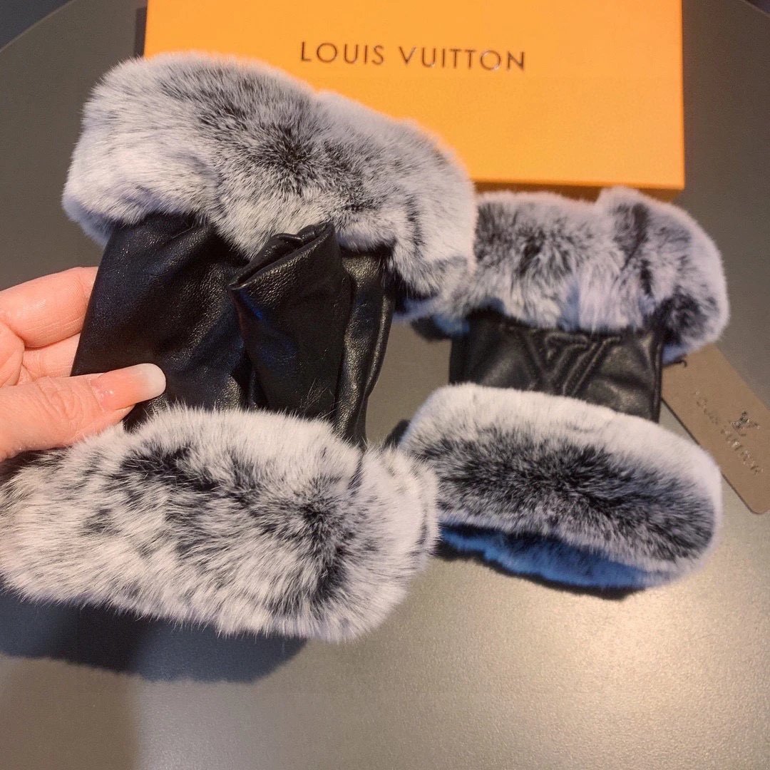 Louis Vuitton Lambskin Thermal Gloves — Photo 8