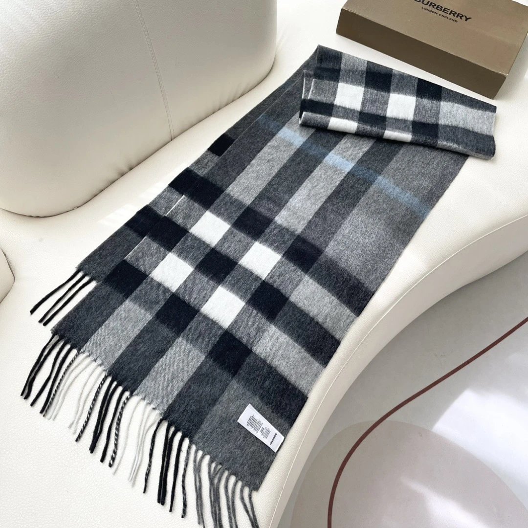 Burberry Cashmere Scarf Ver.H — Photo 4