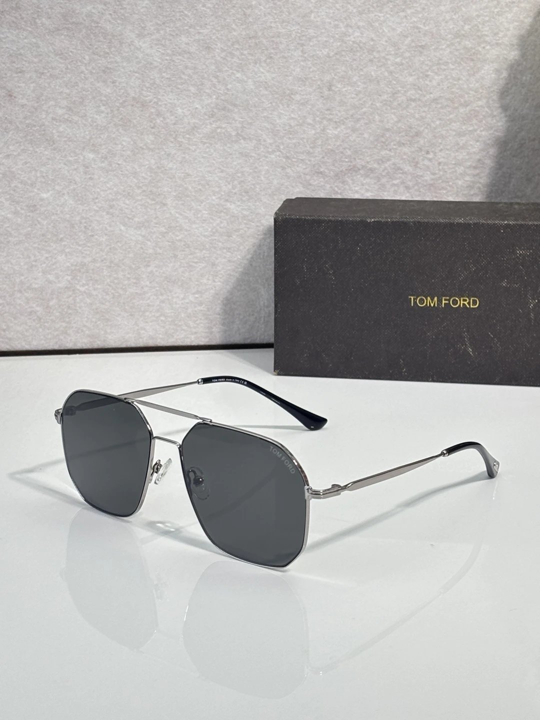 Tom Ford FT0852 Sunglasses 60-16-145 — Zdjęcie 2