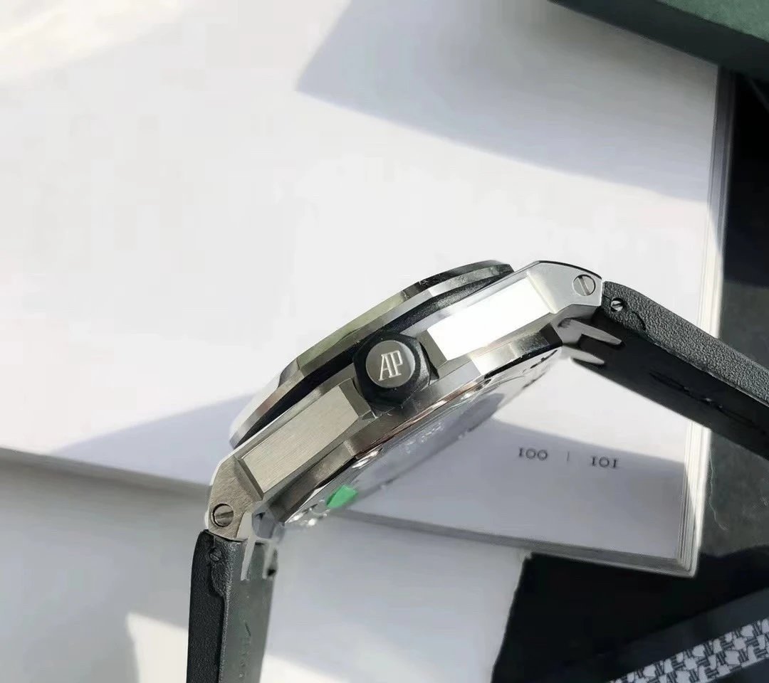 Audemars Piguet Royal Oak Offshore Automatic Watch Ver.D — Zdjęcie 6