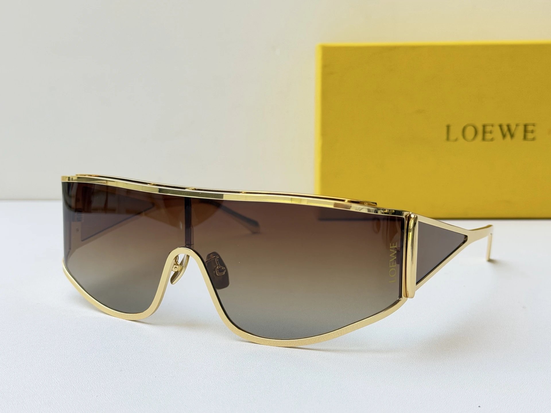 Loewe LW40202U Sunglasses Ver.A — Zdjęcie 4