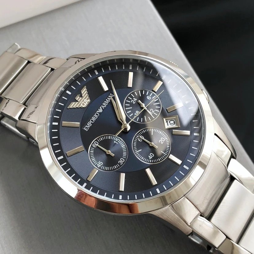 Armani Chronograph mit blauem Zifferblatt