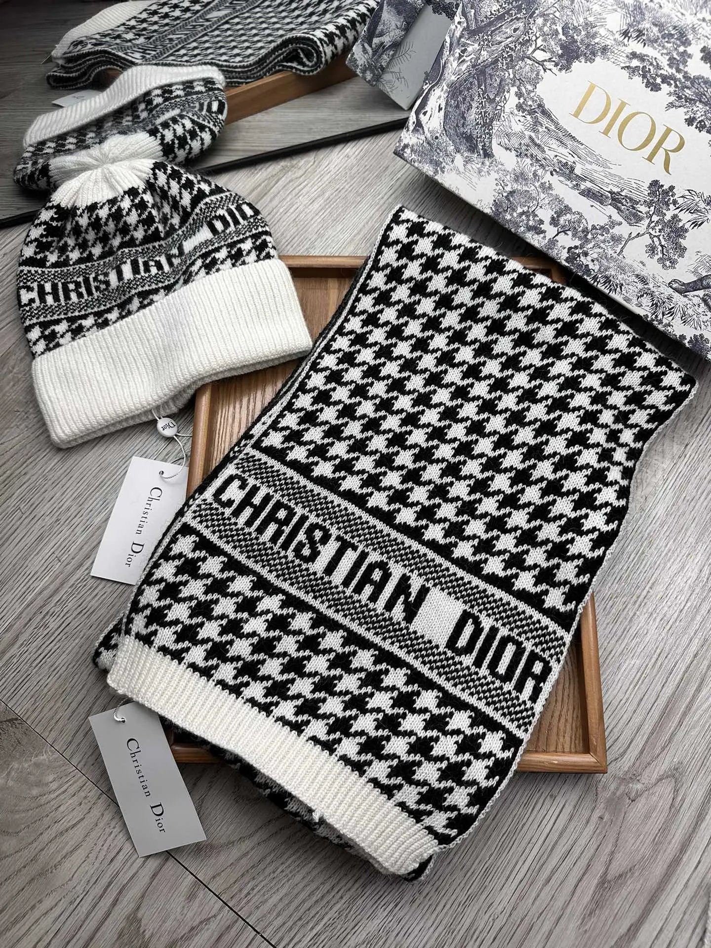 Dior Wool Rabbit Fur Scarf & Hat Set Ver.E — Zdjęcie 3