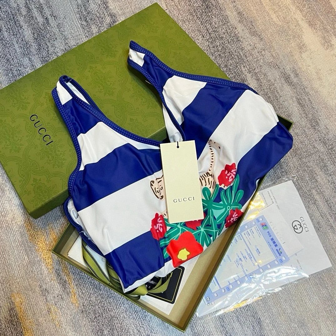 Gucci One-Piece Swimwear — Zdjęcie 6