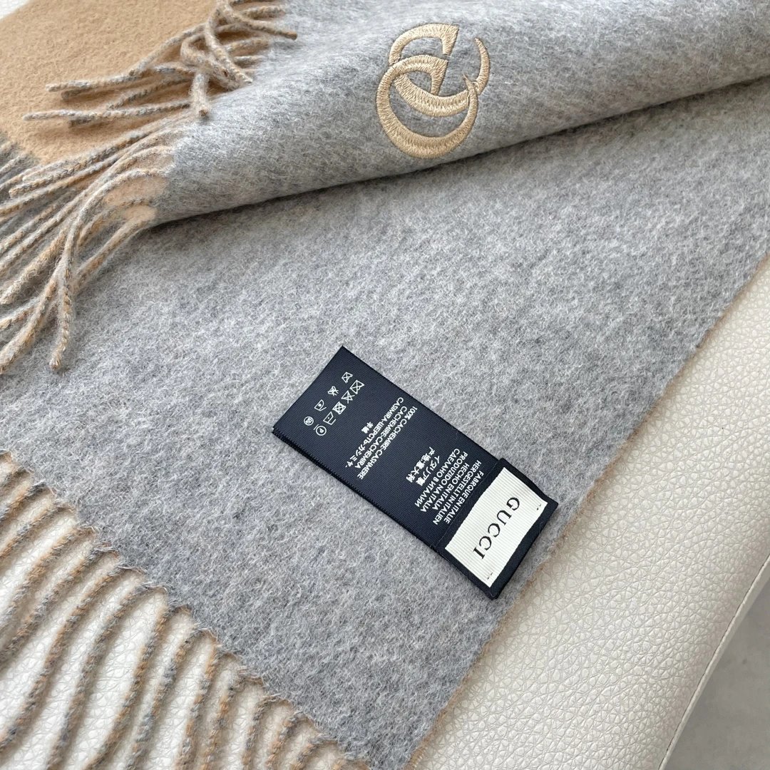Fendi Cashmere Scarf Ver.B — Photo 9