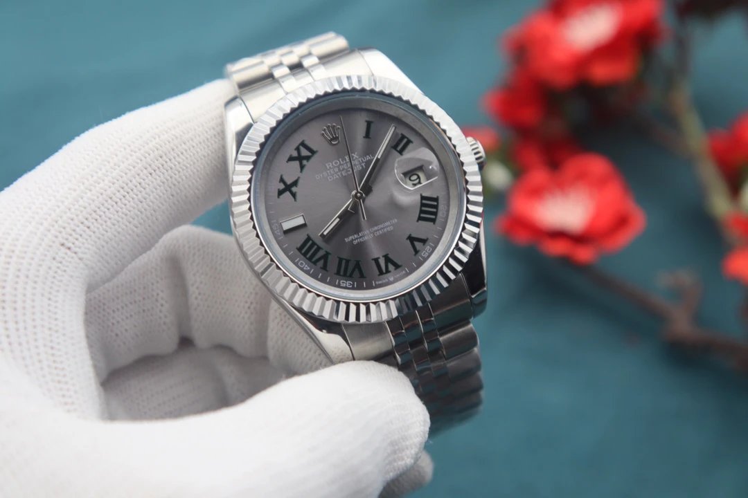 Reloj Rolex Datejust con esfera de números romanos y bisel estriado de 41 mm