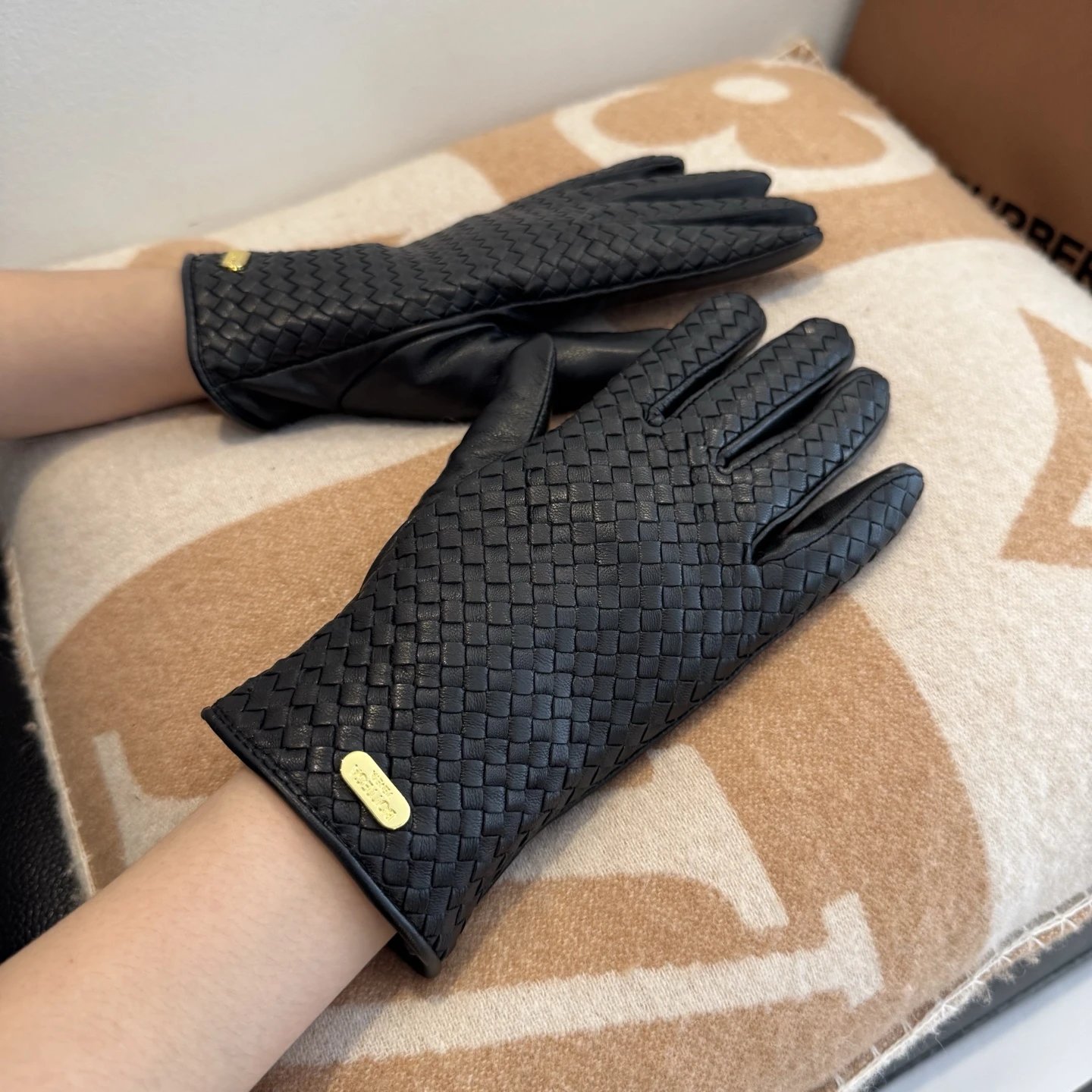Bottega Veneta Lambskin Cashmere Gloves Ver.B — Photo 8