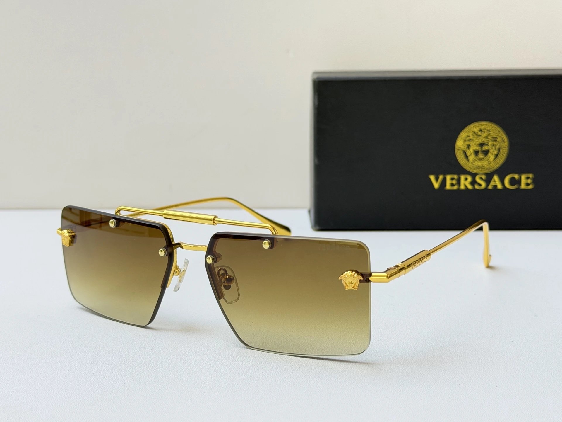 Versace VE2245 Sunglasses — Zdjęcie 2