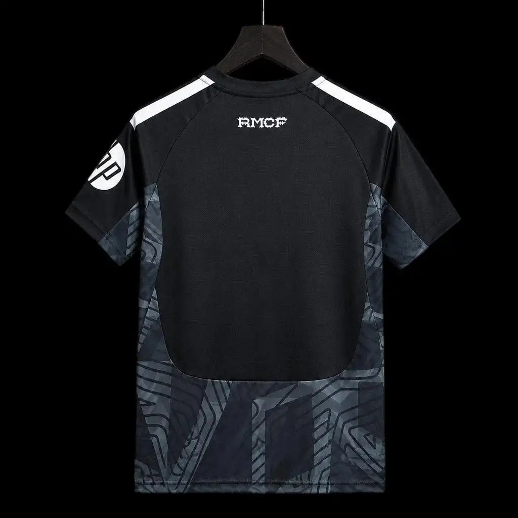 Real Madrid 26/27 Goalkeeper Jersey — Photo 2