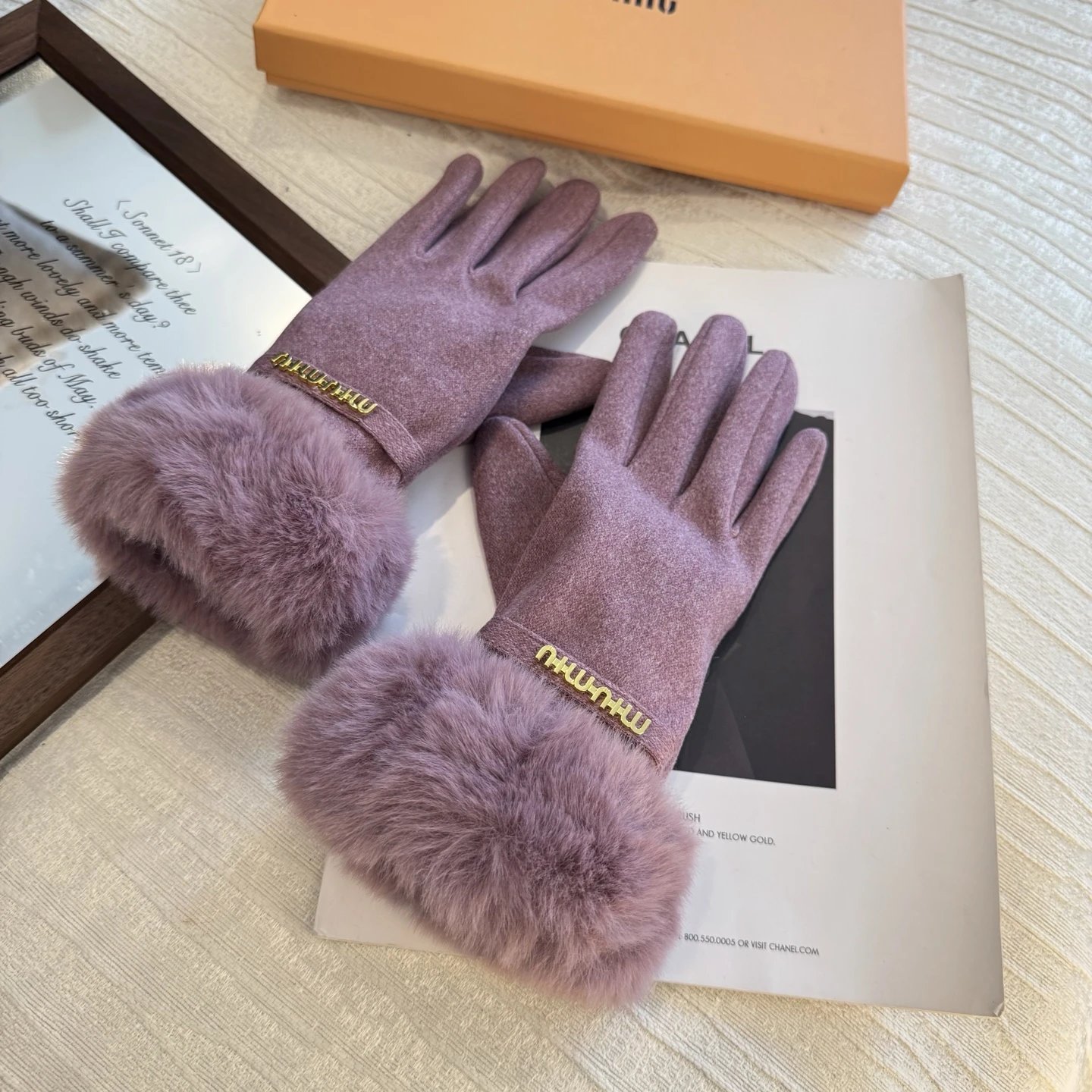 Miu Miu Thermal Gloves Ver.B — QC