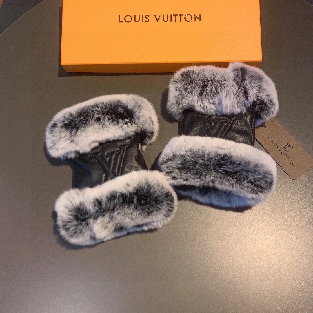 Louis Vuitton Lambskin Thermal Gloves — Photo 4