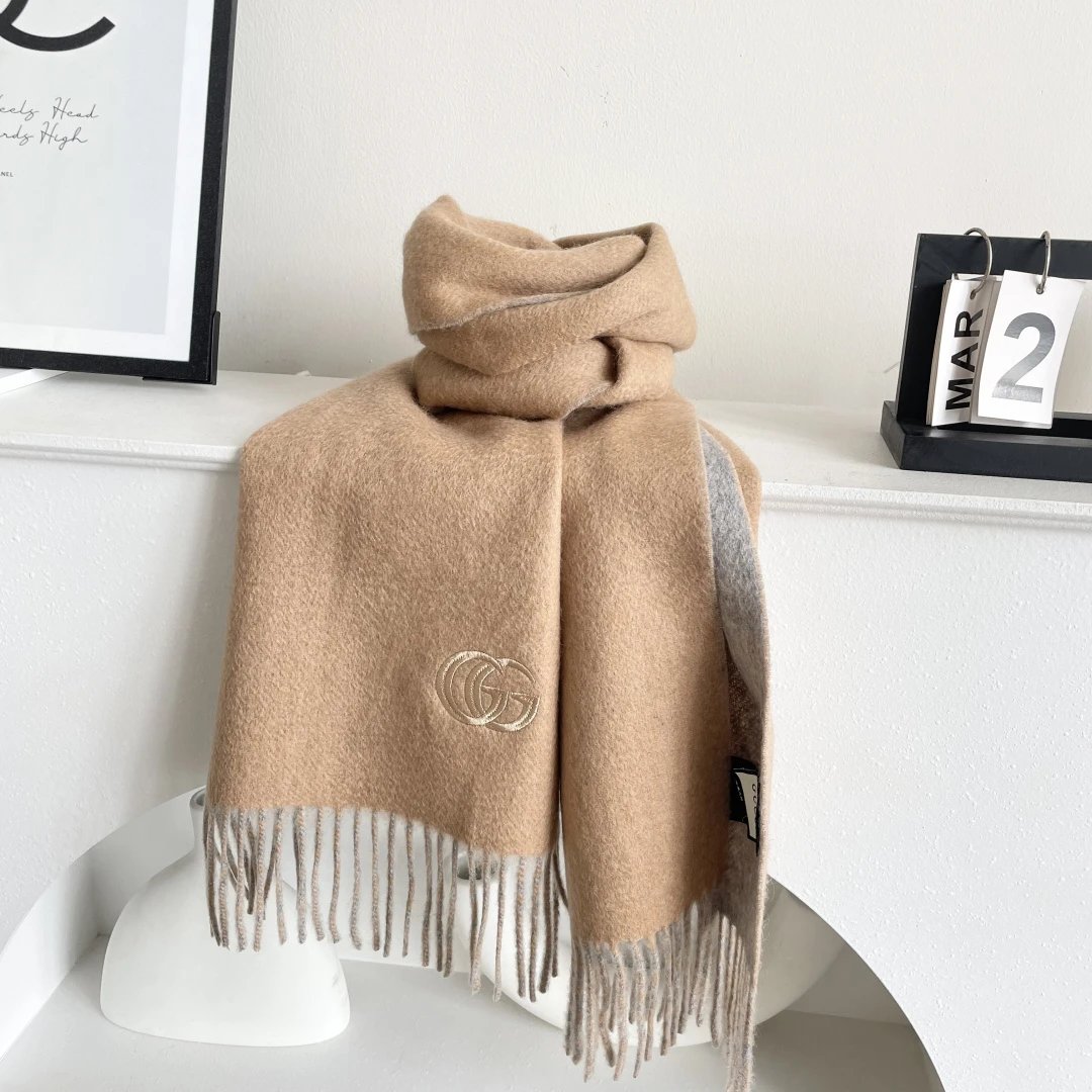 Fendi Cashmere Scarf Ver.B — QC