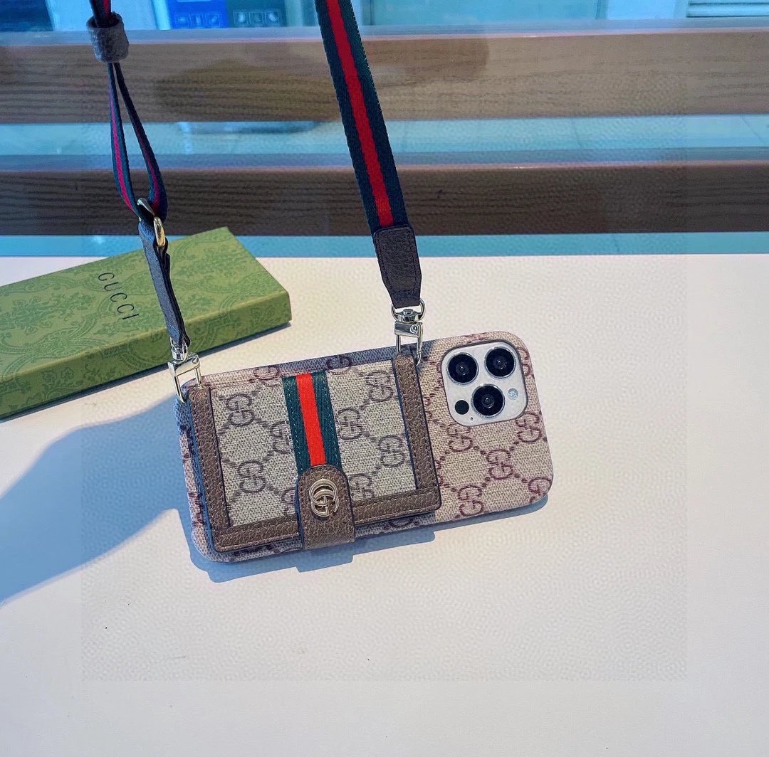 Gucci Crossbody Card Holder — Photo 2
