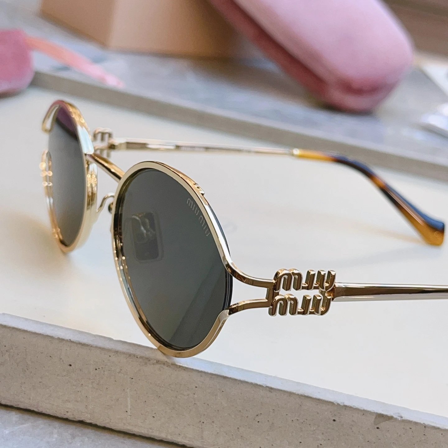 Miu Miu Sunglasses Ver.C — Photo 9