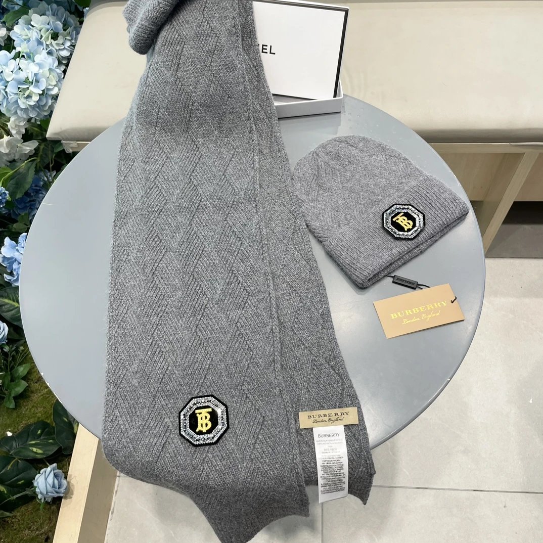 Burberry Scarf & Hat Set Ver.F — Photo 9