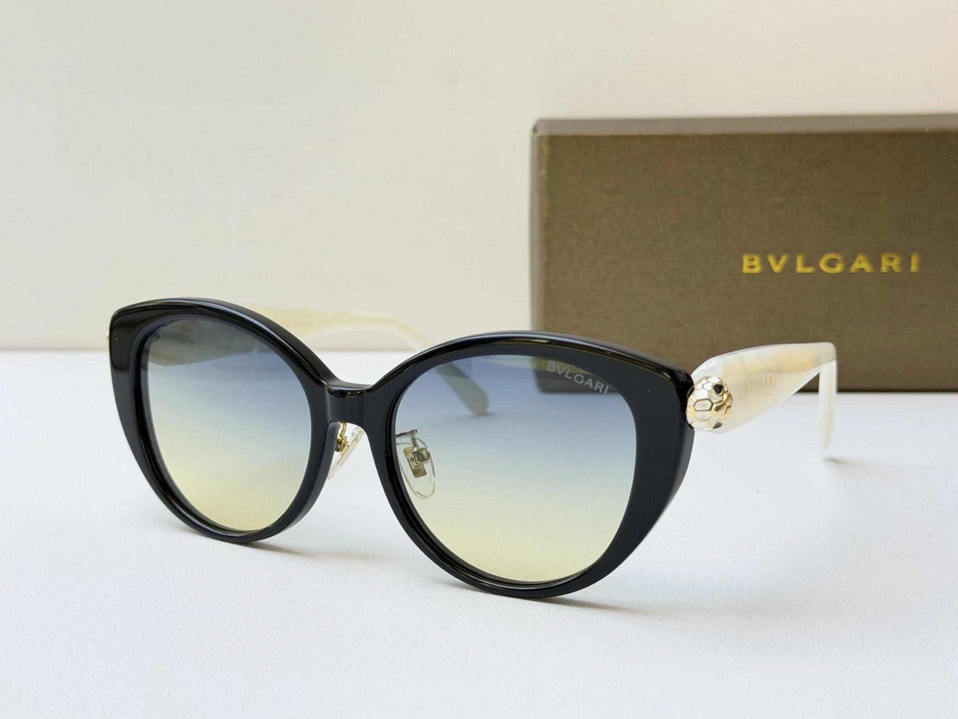 Bvlgari BV50073I Sunglasses 54-18-140 Ver.B — photo 5
