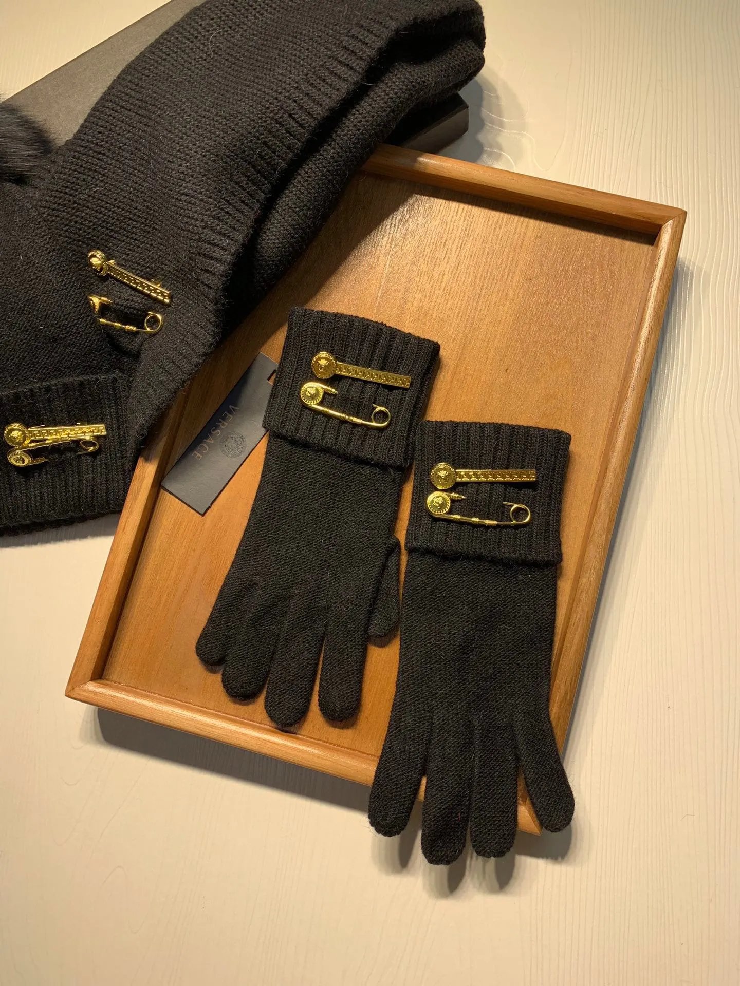 Versace Wool Rabbit Fur Scarf & Hat Set Ver.A — Photo 9