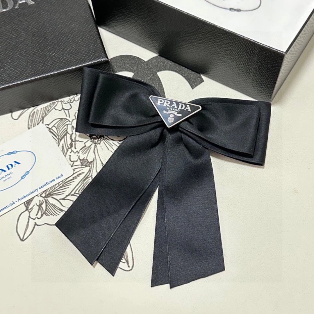 Prada Bow Vintage Hair Clip — Zdjęcie 8