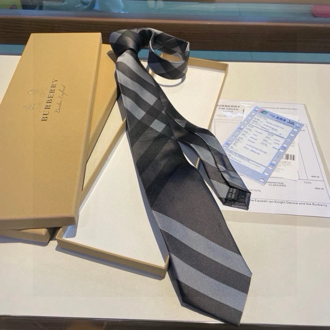 Burberry Silk Tie Ver.D — Photo 7