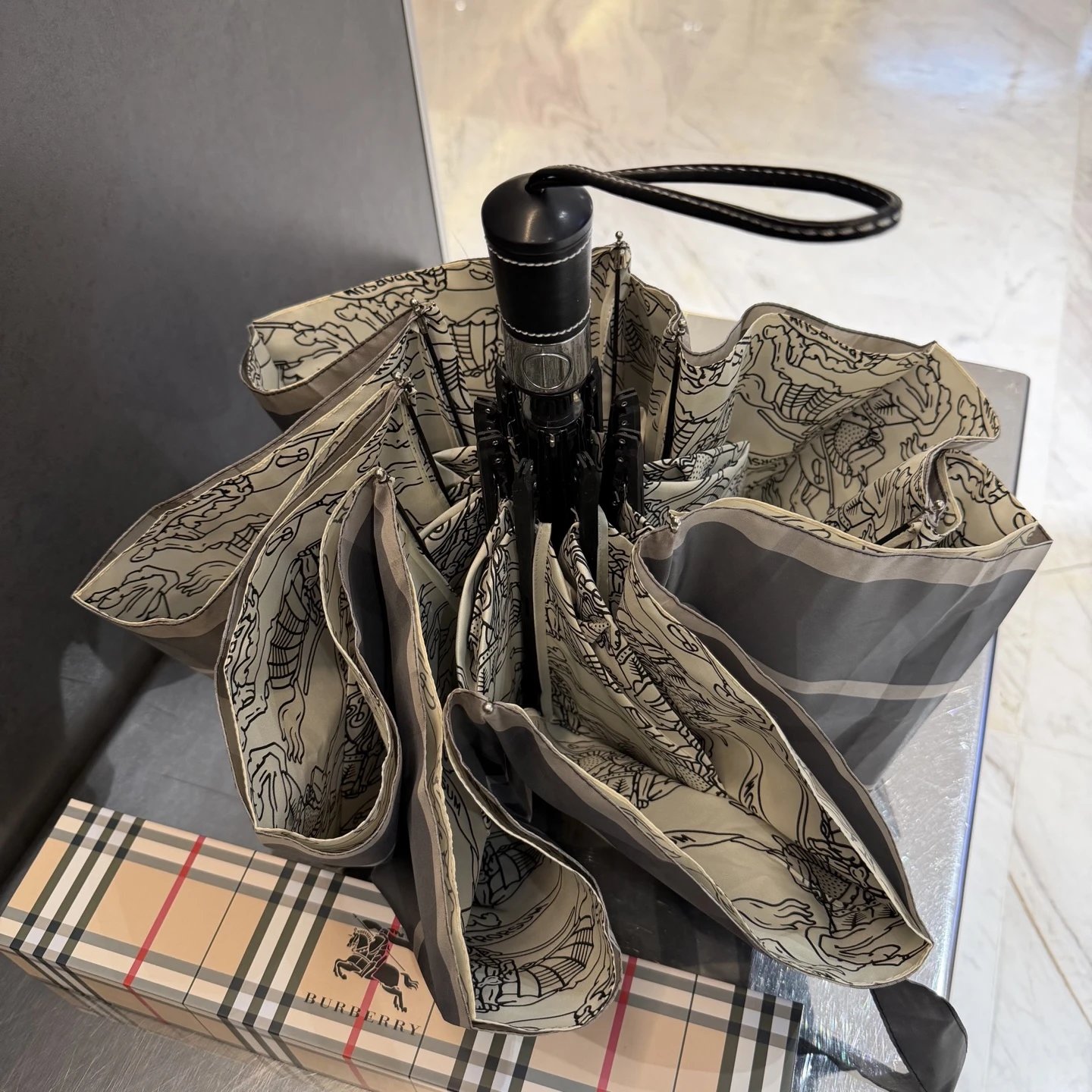 Burberry UV Protection Umbrella Ver.A — Photo 5