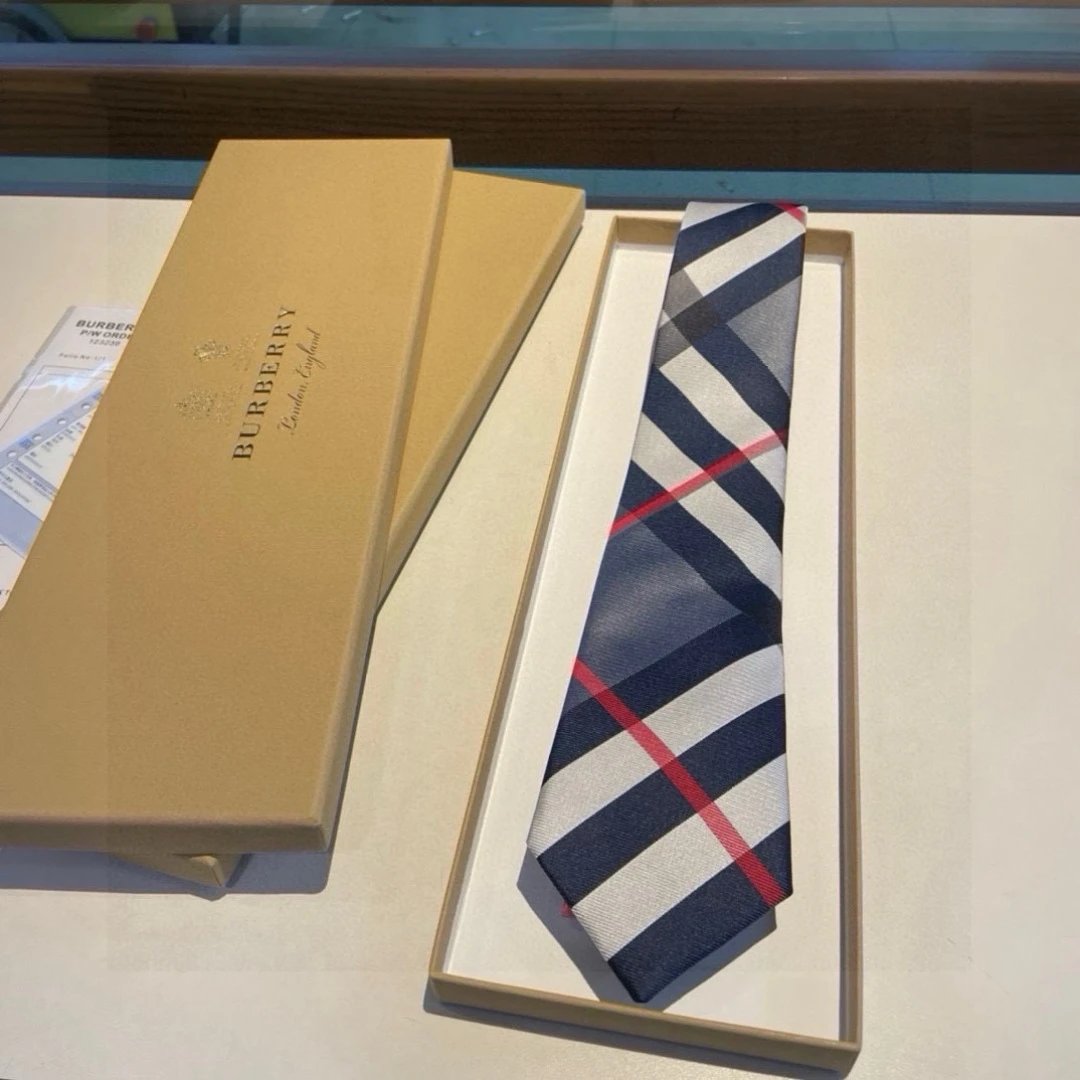 Burberry Silk Tie Ver.H — Photo 4
