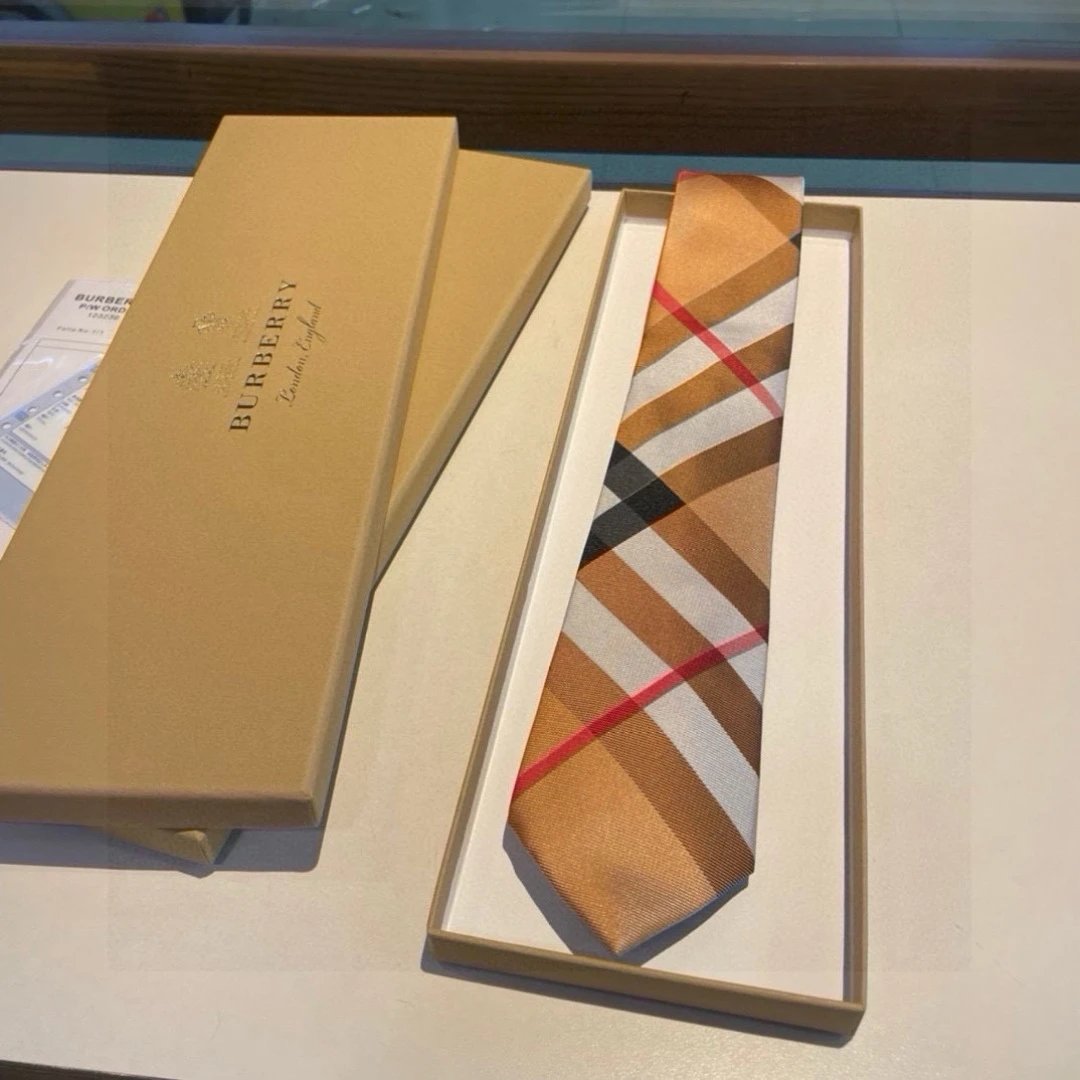 Burberry Silk Tie Ver.J — Photo 4