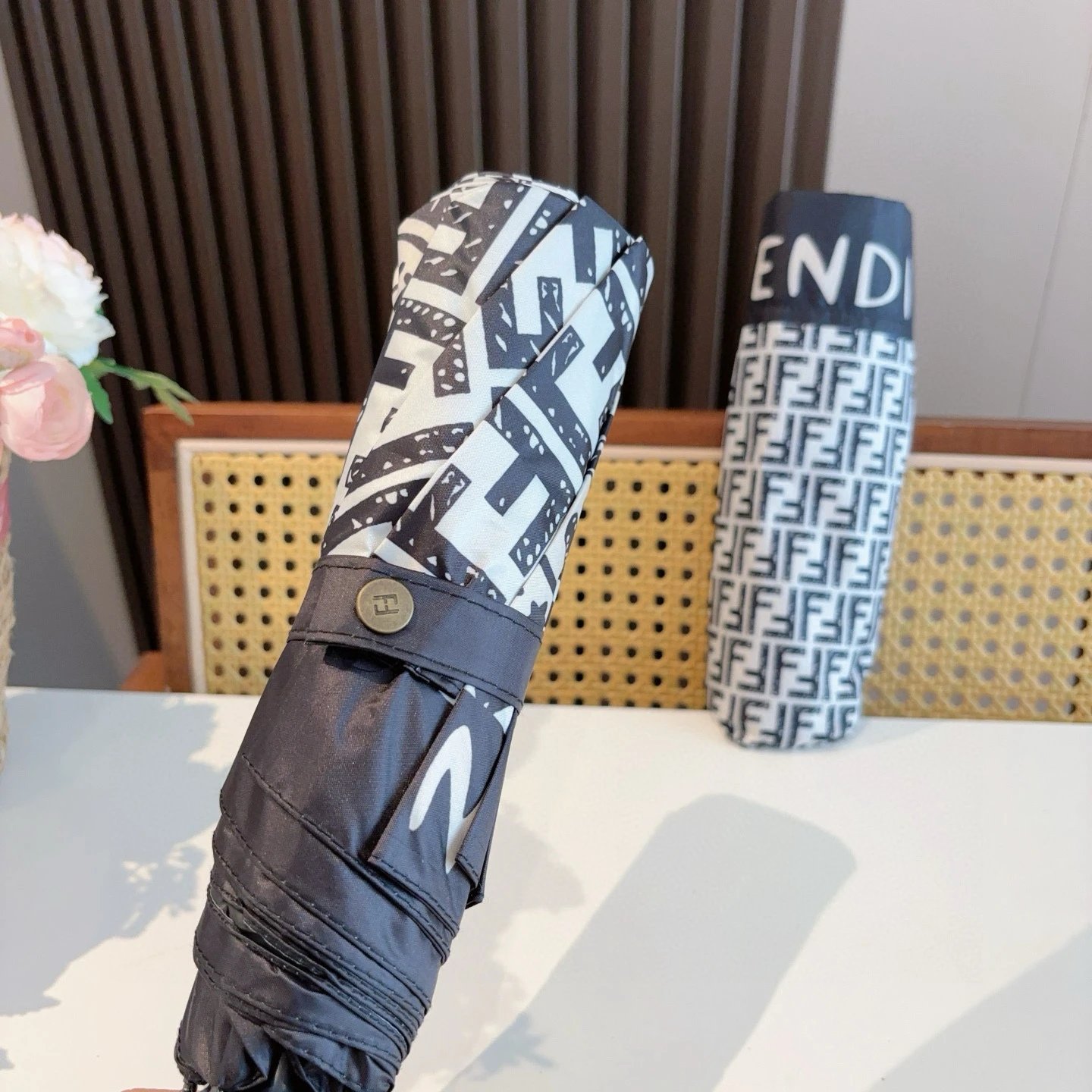 Fendi UV Protection Folding Umbrella Ver.H — Photo 3