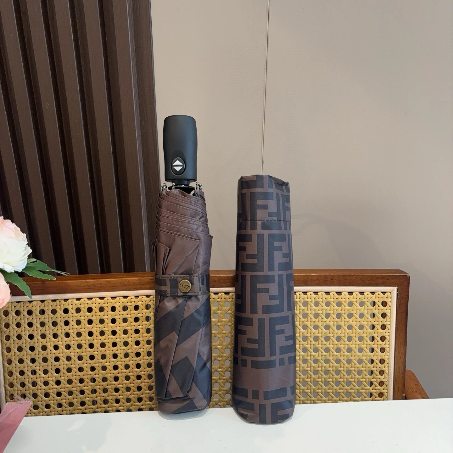 Fendi UV Protection Folding Umbrella Ver.J — Photo 2